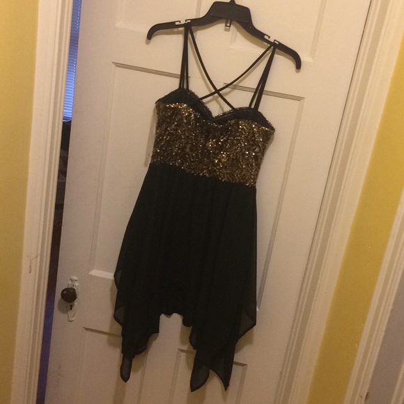 Gold & Black homecoming dress - Picture 4 of 4